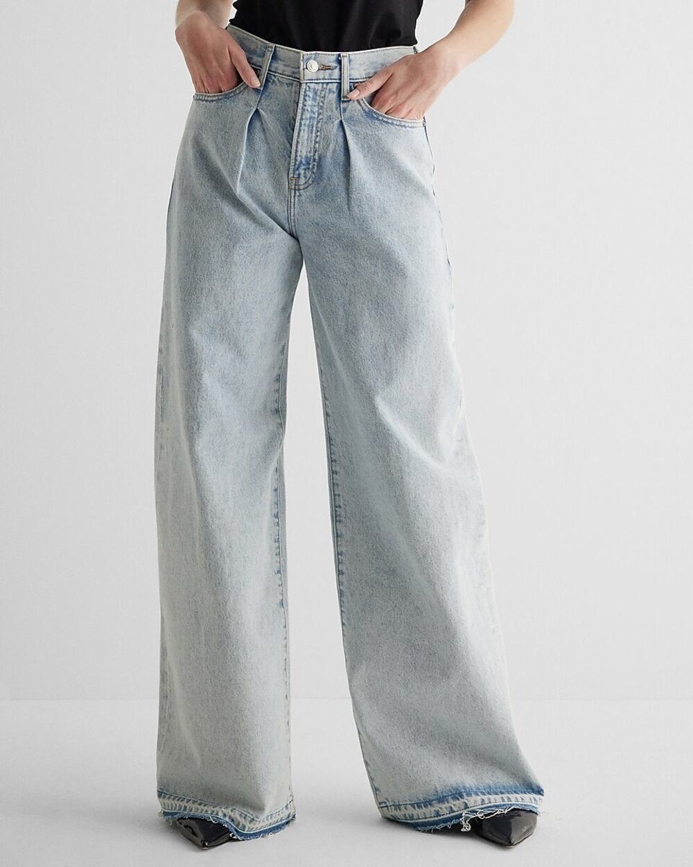 Express Super High Waisted Light Wash Pleated Baggy Wide Leg Jeans, Sz 4L -- NWT